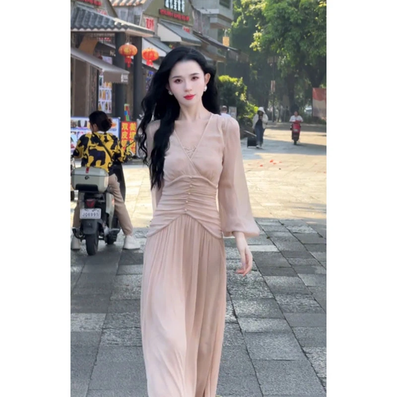 早春法式名媛气质女神范高级感绝美海边度假温柔风粉色收腰连衣裙