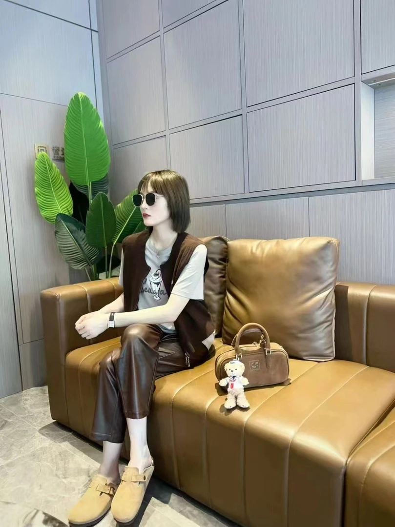 俪妍【LIVELY·YAN】24秋季新款果壳棕百搭气质羊毛马甲77441轻奢