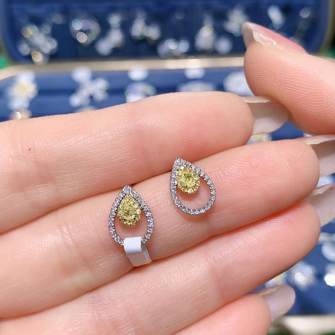 【闪购商品】钻石耳饰18K金镶嵌耳钉