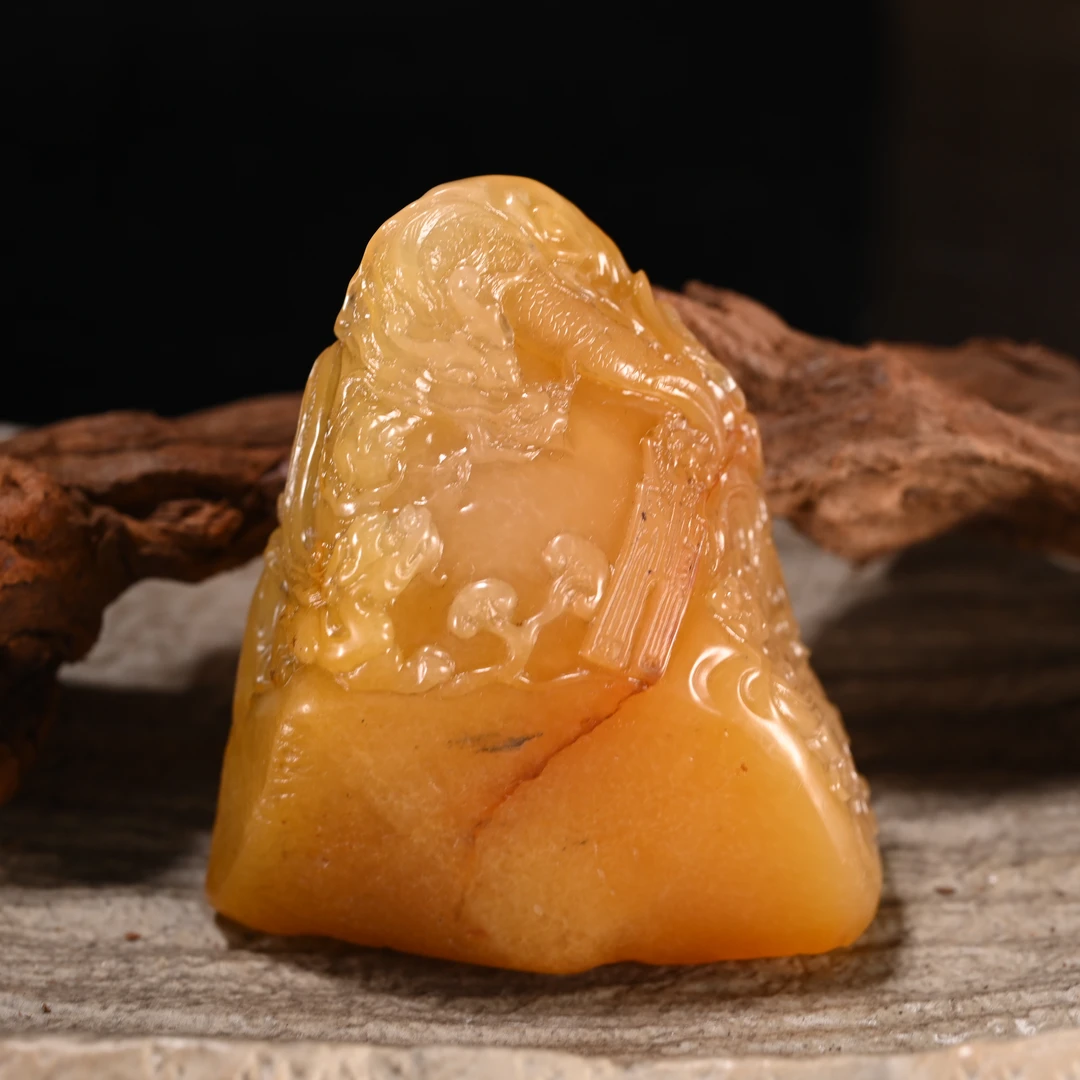 lot8843 2510220030寿山石田黄手把件/保利