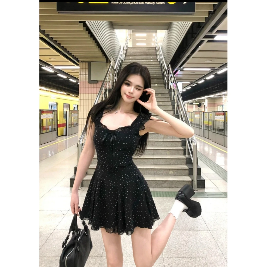 纯欲风甜美短裙夏季修身显瘦设计感飞飞袖少女波点吊带连衣裙女