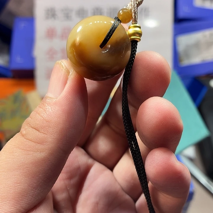 颈饰未镶嵌和田玉（糖玉）