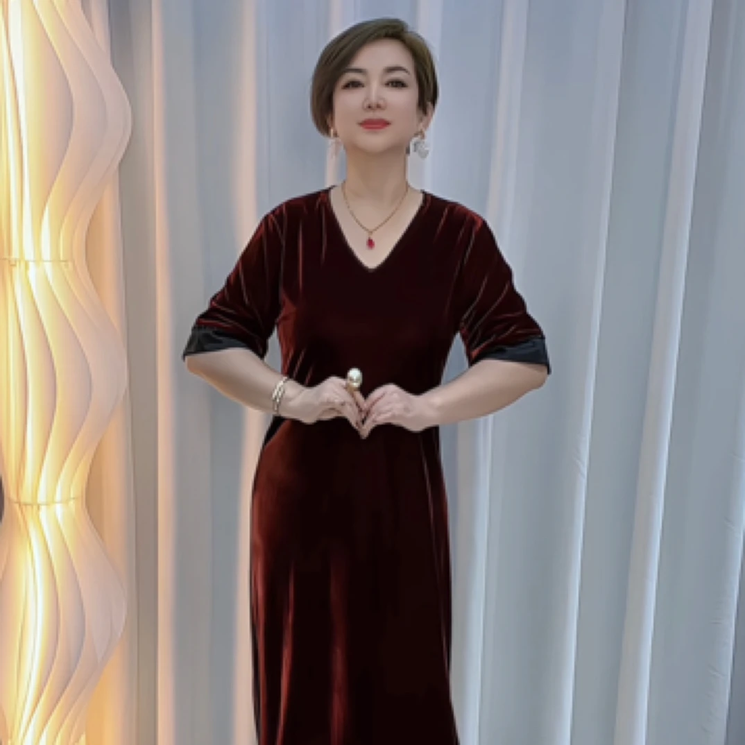 814丝绒气质连衣裙侧开衩V领串珠中袖显瘦宽松遮肉时尚阳气百搭