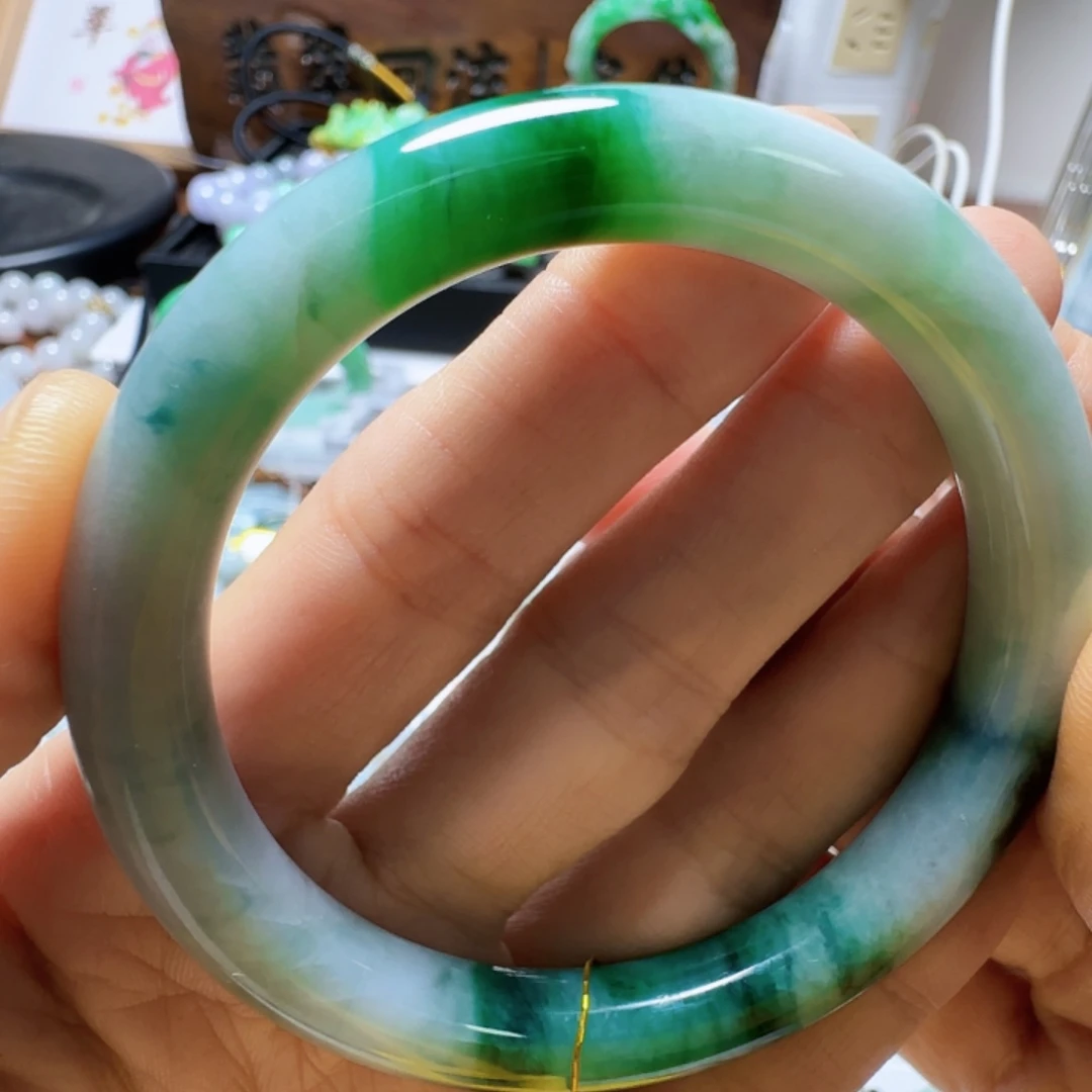 羊***羊翡翠未镶嵌手镯翡翠350