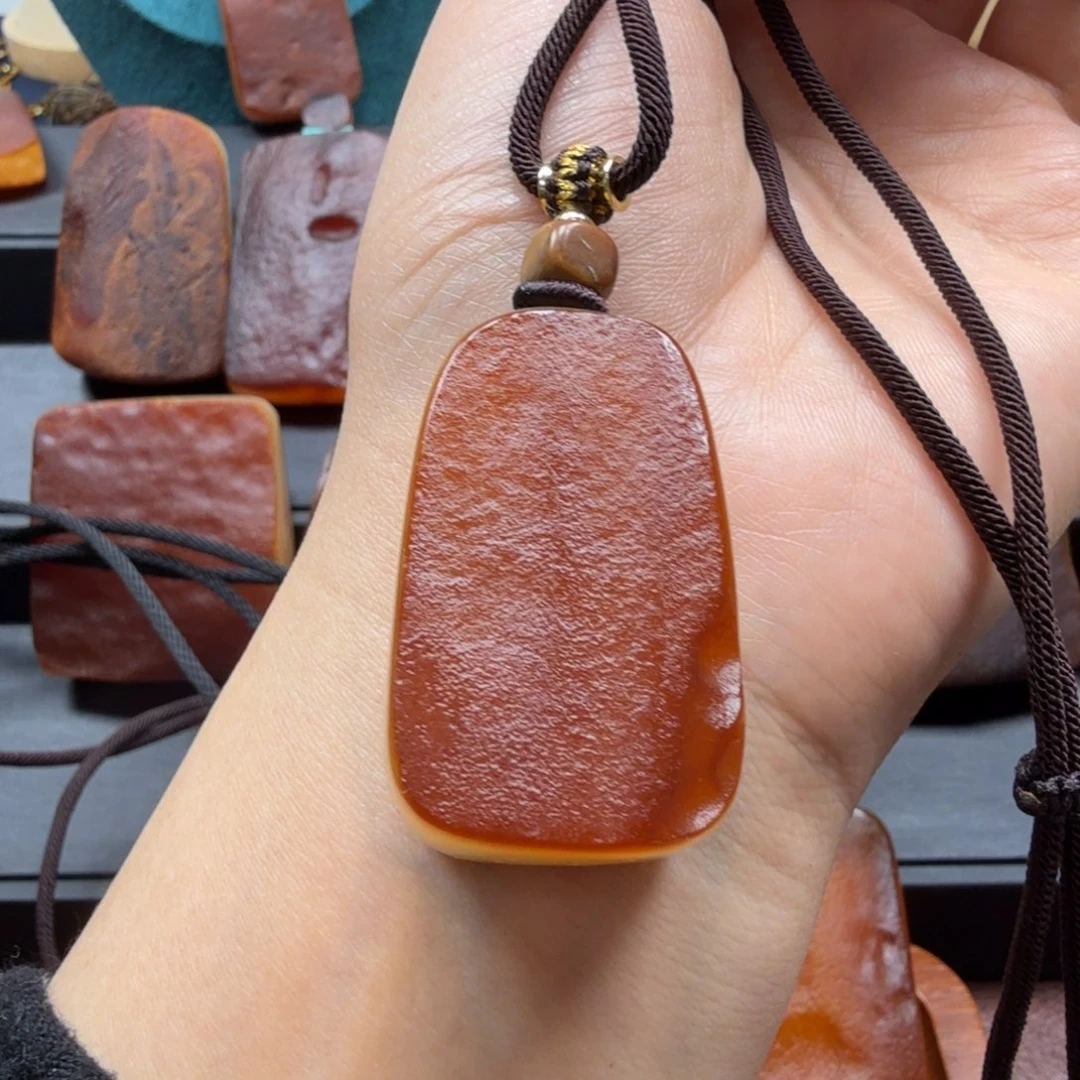 琥珀吊坠(赠链)未镶嵌