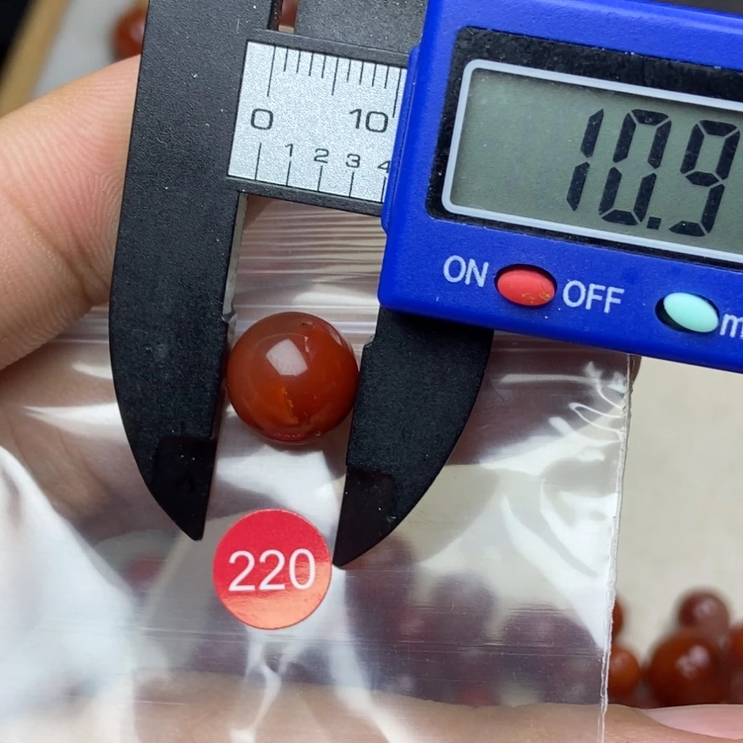 南红玛瑙未镶嵌有瑕疵