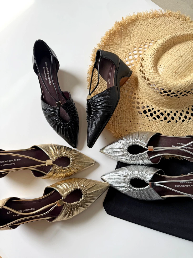 【唐唐家}包头凉鞋夏季不累脚法式高跟鞋浅口粗跟尖头银色褶皱单鞋