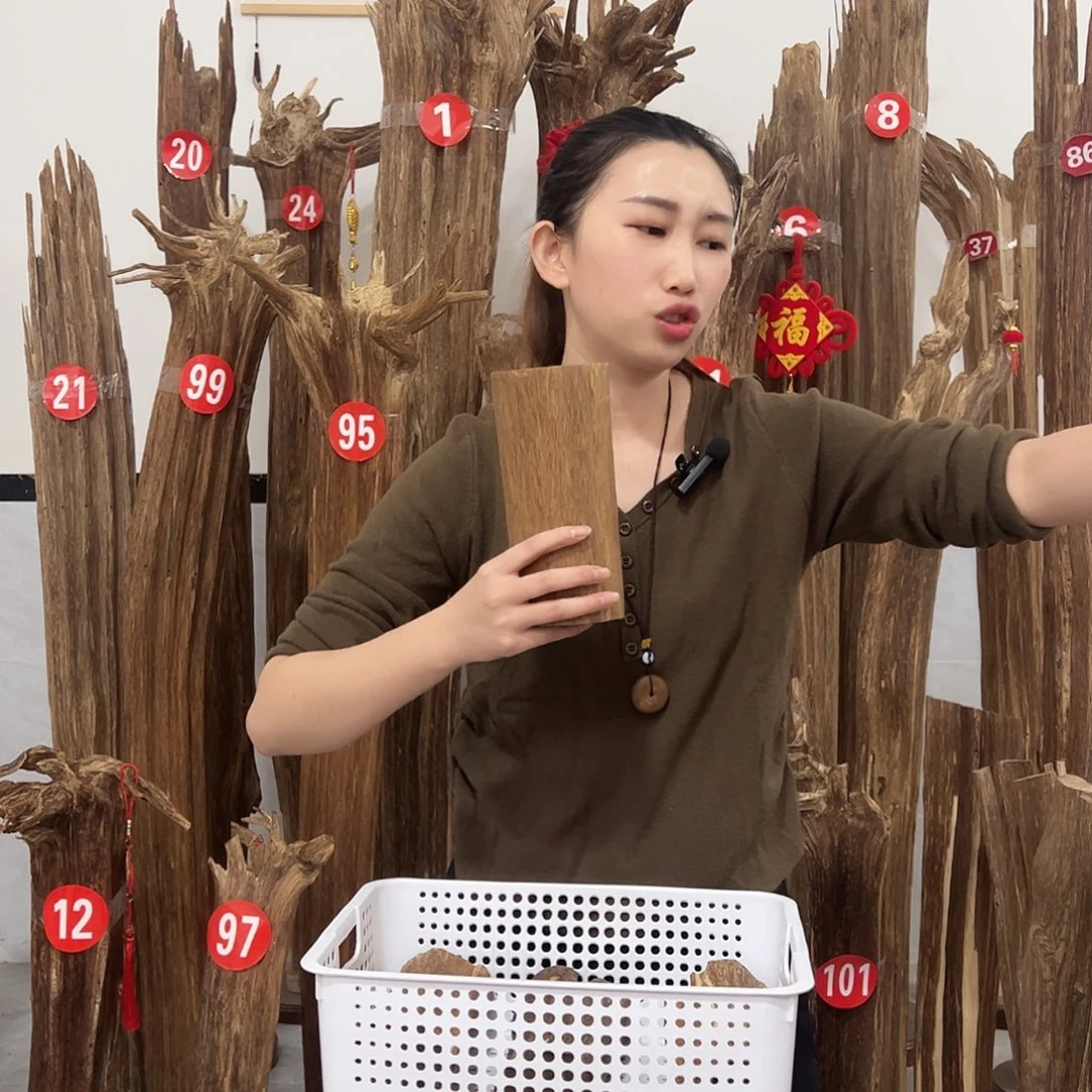 沉香碎屑沉香原材料