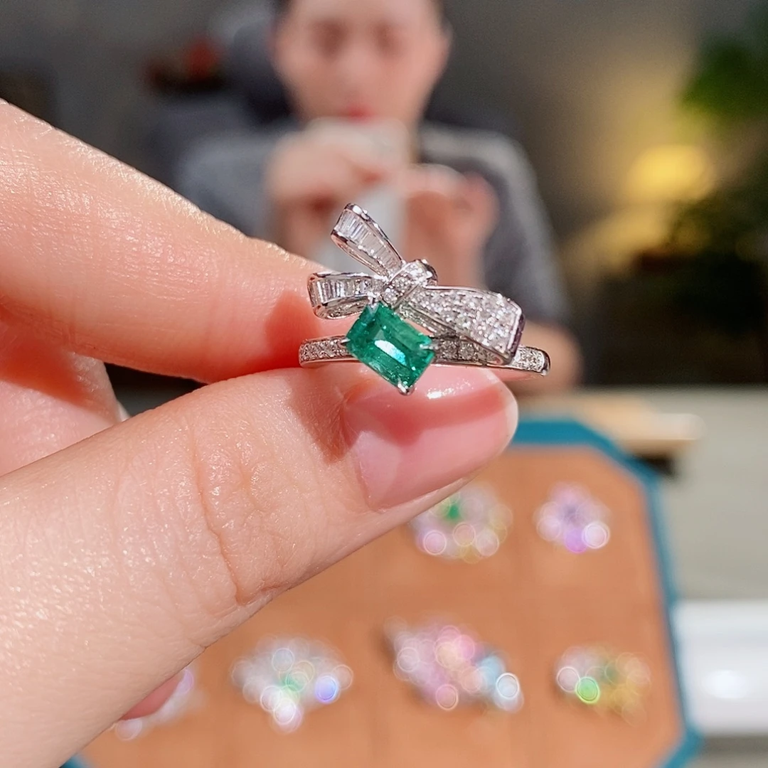 18K金镶嵌戒指祖母绿0.66ct