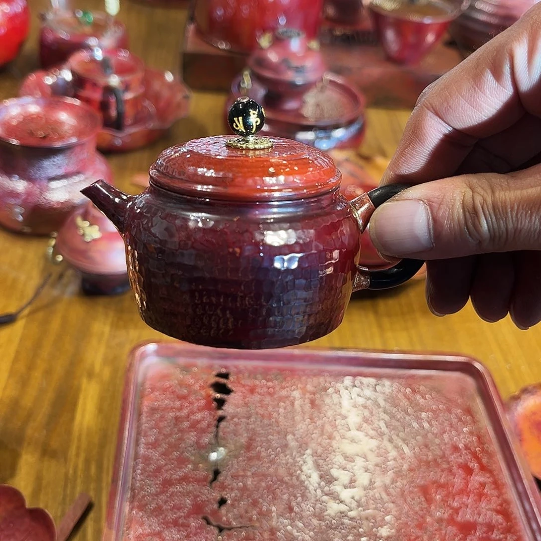 淬火色水平壶手工锻打工艺