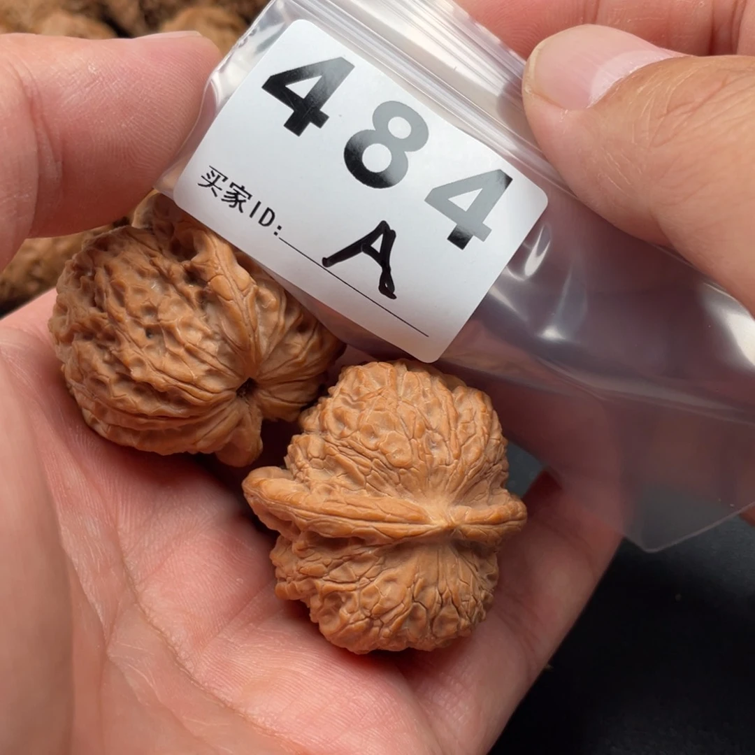 文玩核桃吊坠血麒麟39