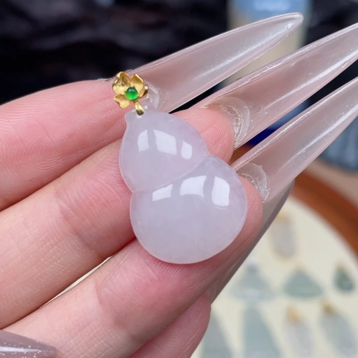 翡翠18K金镶嵌颈饰葫芦