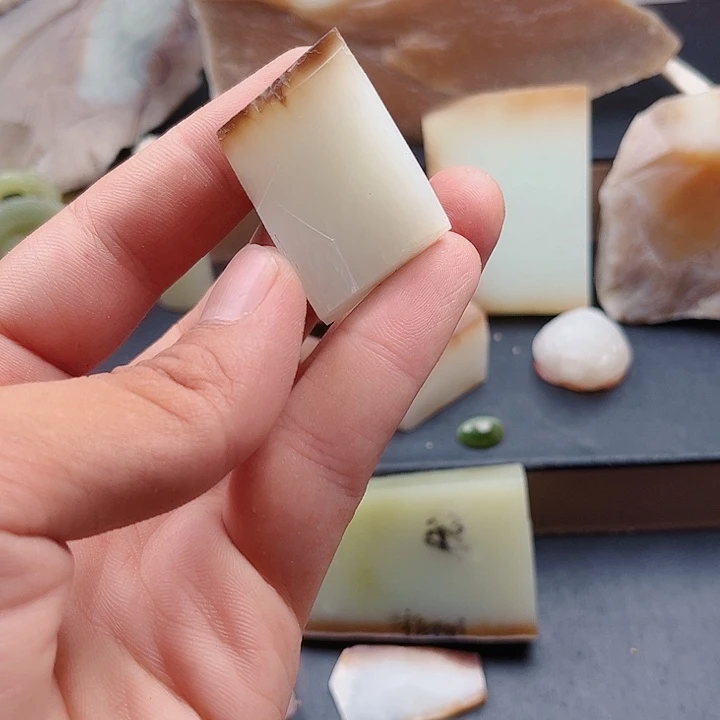 和田玉（糖玉）未镶嵌颈饰