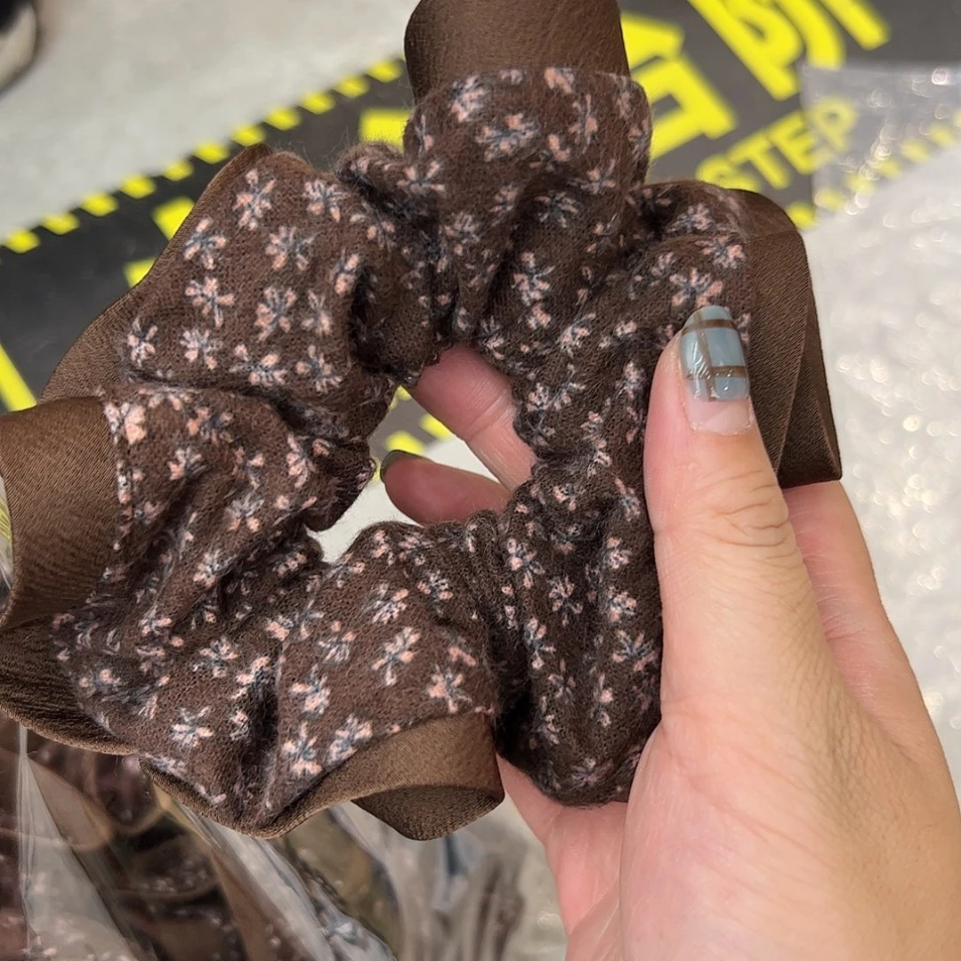 布艺非金属咖色碎花发圈