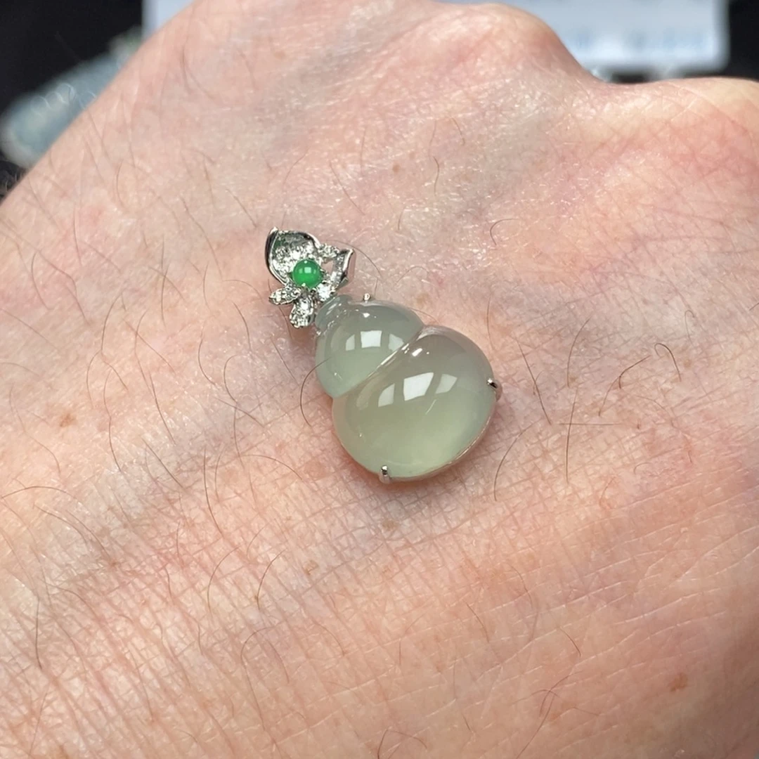 吊坠(不含链)18K金镶嵌翡翠葫芦