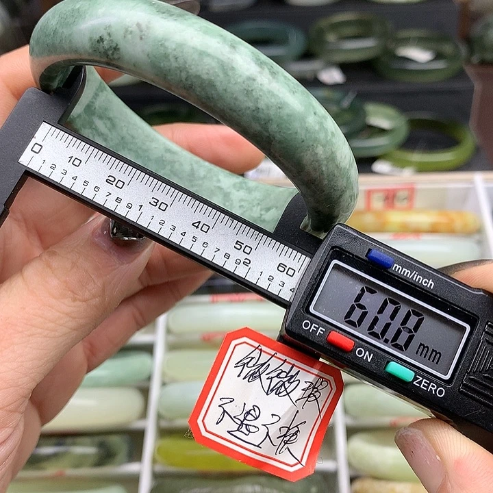 蛇纹石玉手镯未镶嵌691