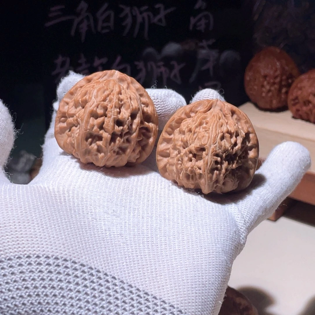 文玩核桃把件三角白3773，4040
