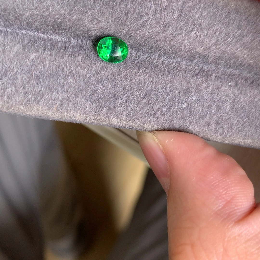 石榴石（沙弗莱）裸石未镶嵌1.13 卡扎尼绿