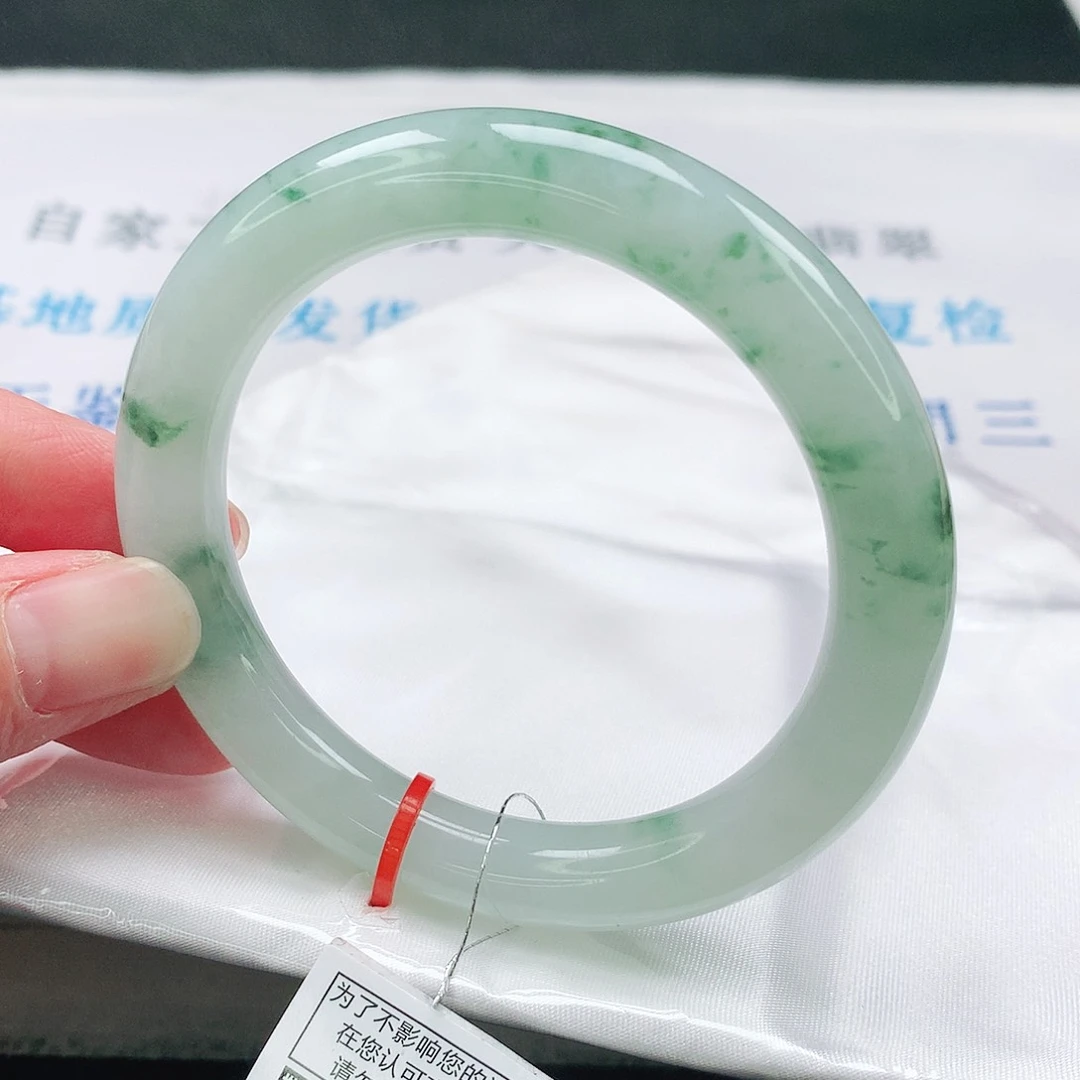 翡翠手镯未镶嵌53圈