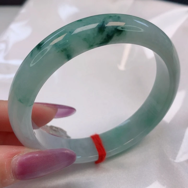 翡翠手镯未镶嵌66圈