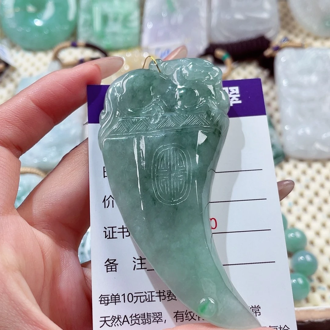 翡翠未镶嵌颈饰貔貅牙
