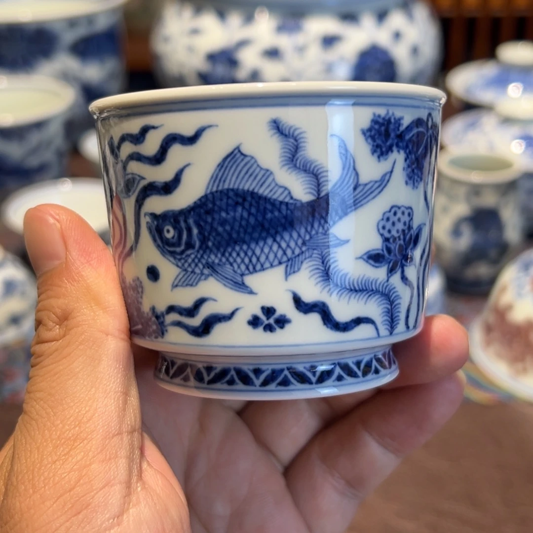 精品青花鱼藻纹荣添杯口径约7.5厘米