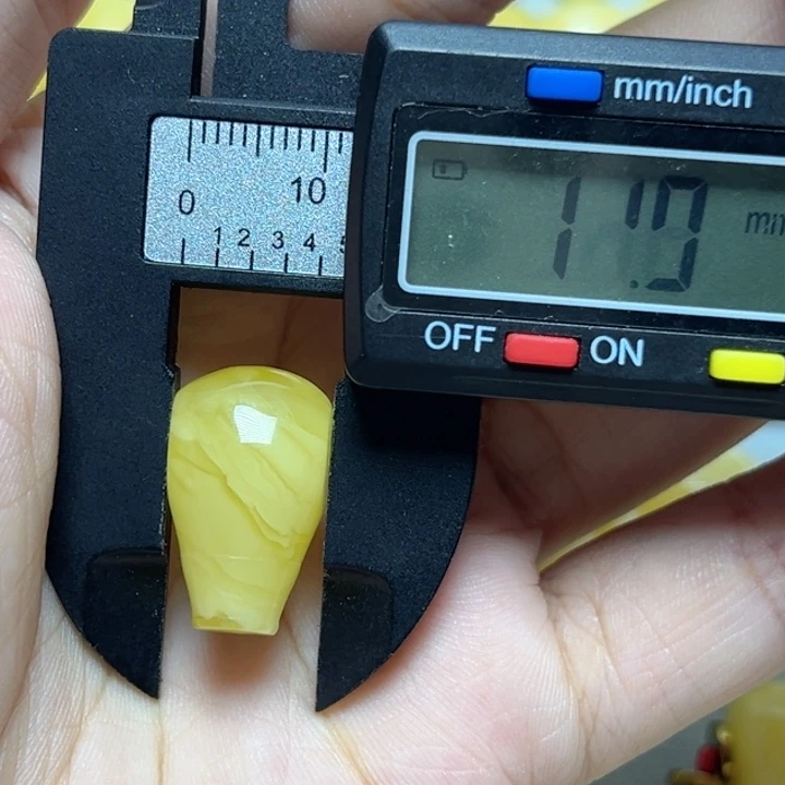 琥珀未镶嵌裸石三通