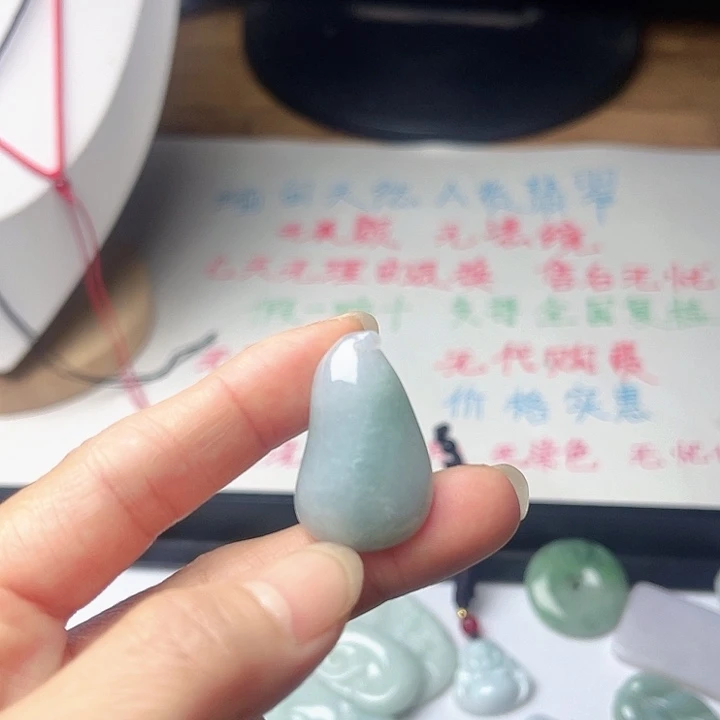 翡翠未镶嵌颈饰福瓜