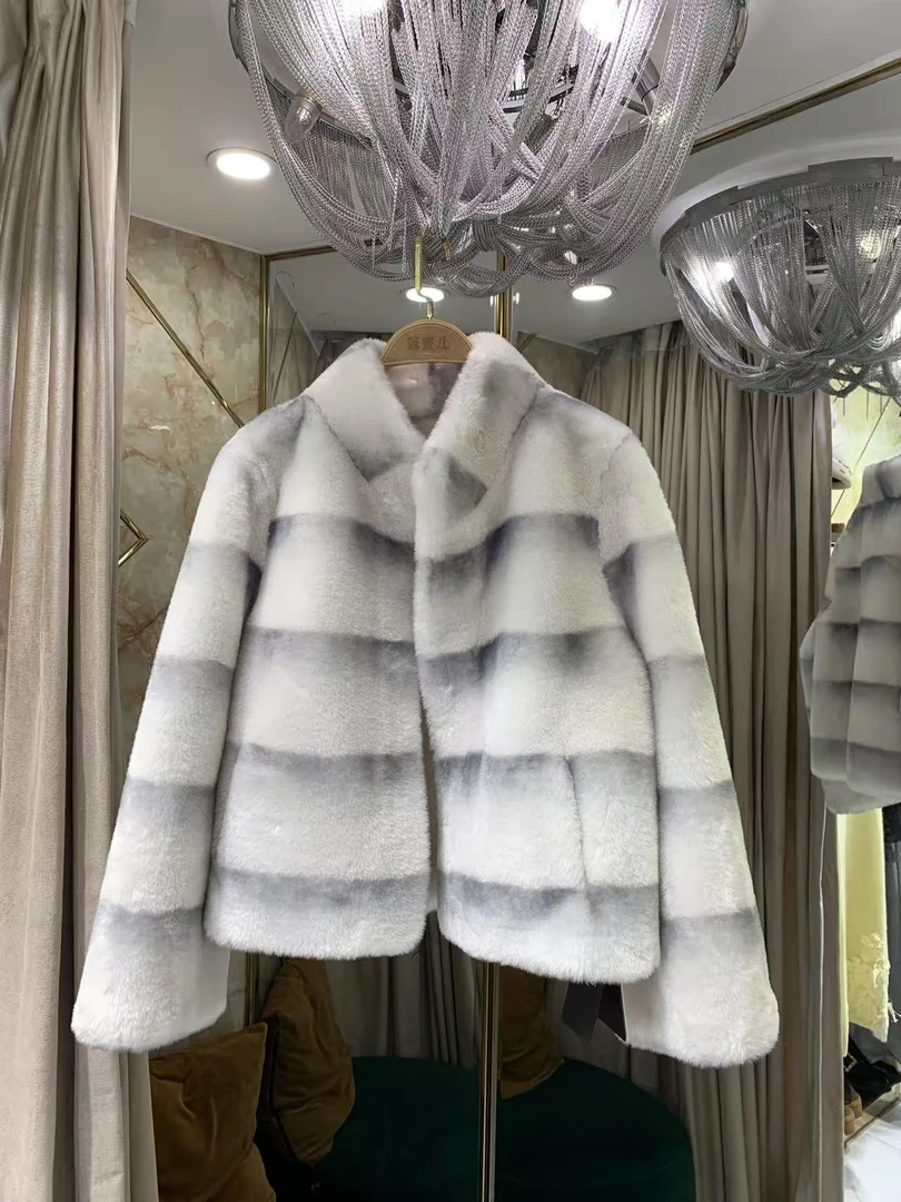 黛蜜儿2025新款纹路外套