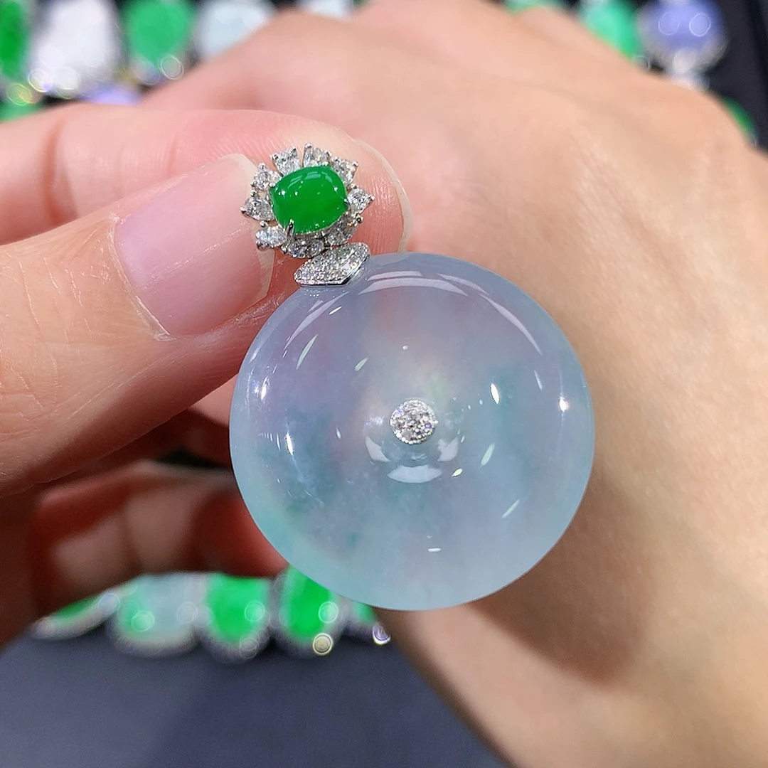 翡翠18K金镶嵌颈饰