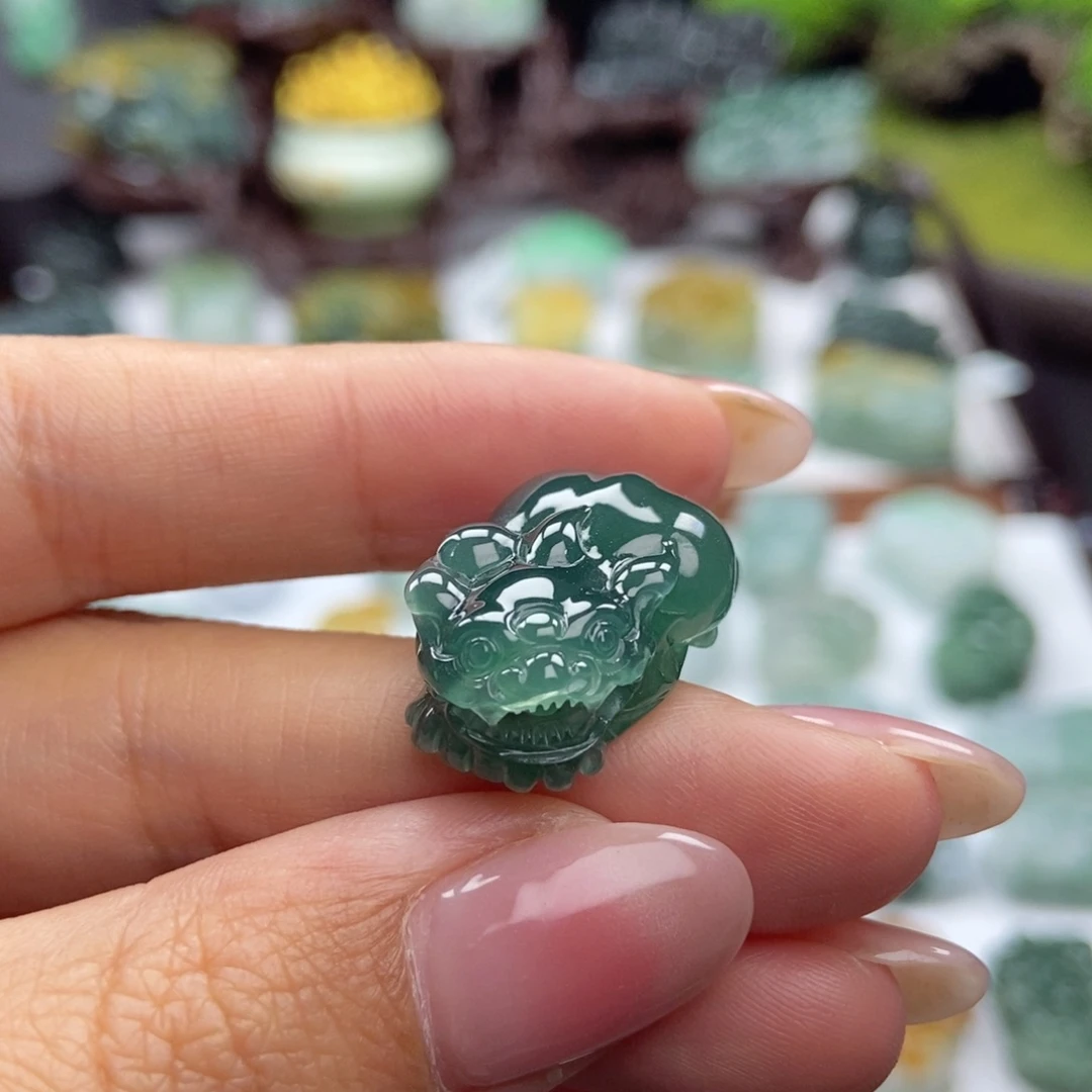 翡翠未镶嵌颈饰A16 高冰蓝含珠貔貅