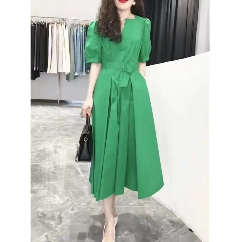 新款V领显瘦高腰减龄时尚纯色连衣裙