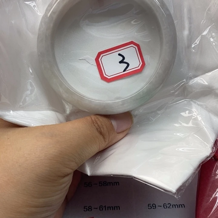 爱****翡翠手镯未镶嵌翡翠