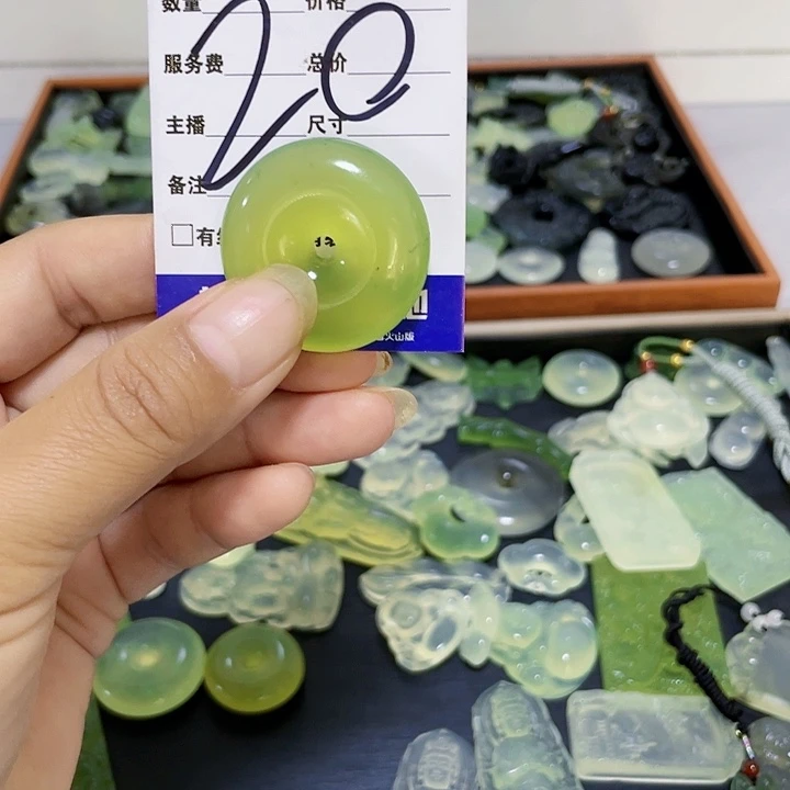【闪购商品】未镶嵌蛇纹石玉颈饰.***生