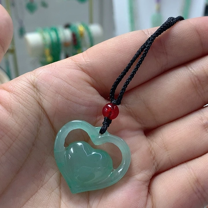 石英质玉未镶嵌颈饰