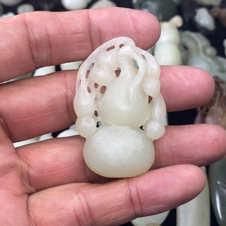 和田玉未镶嵌吊坠(赠链)