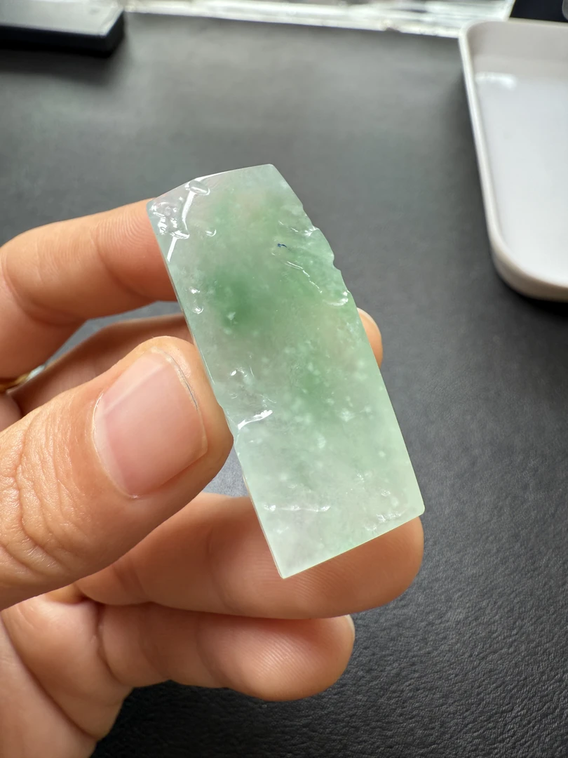 缅甸翡翠 天然A货 糯冰飘雪花棉牌子。