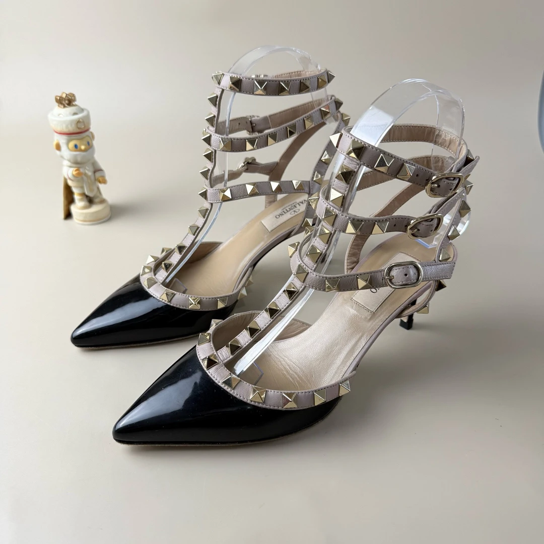 99新 Valentino/华伦天奴 黑金铆钉三环高跟鞋 36码 YLP4075