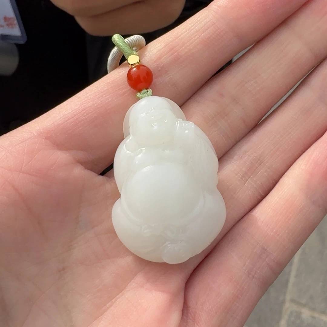 和田玉未镶嵌佛330门大姐俄料