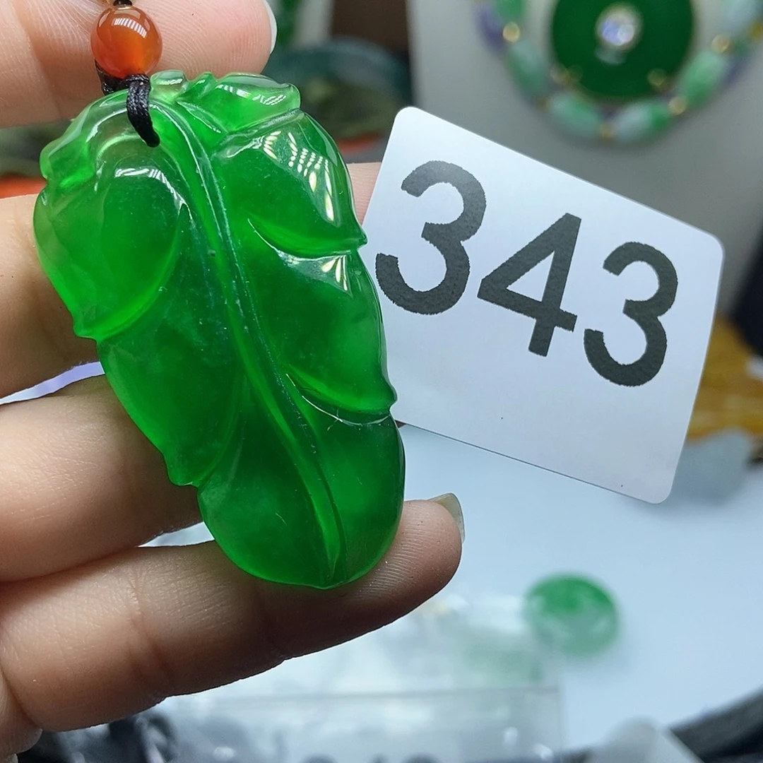 翡翠吊坠(赠链)未镶嵌