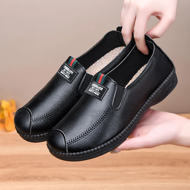 平底妈妈鞋软底秋冬女黑色工作防滑鞋浅口皮鞋圆头软皮中老年皮鞋