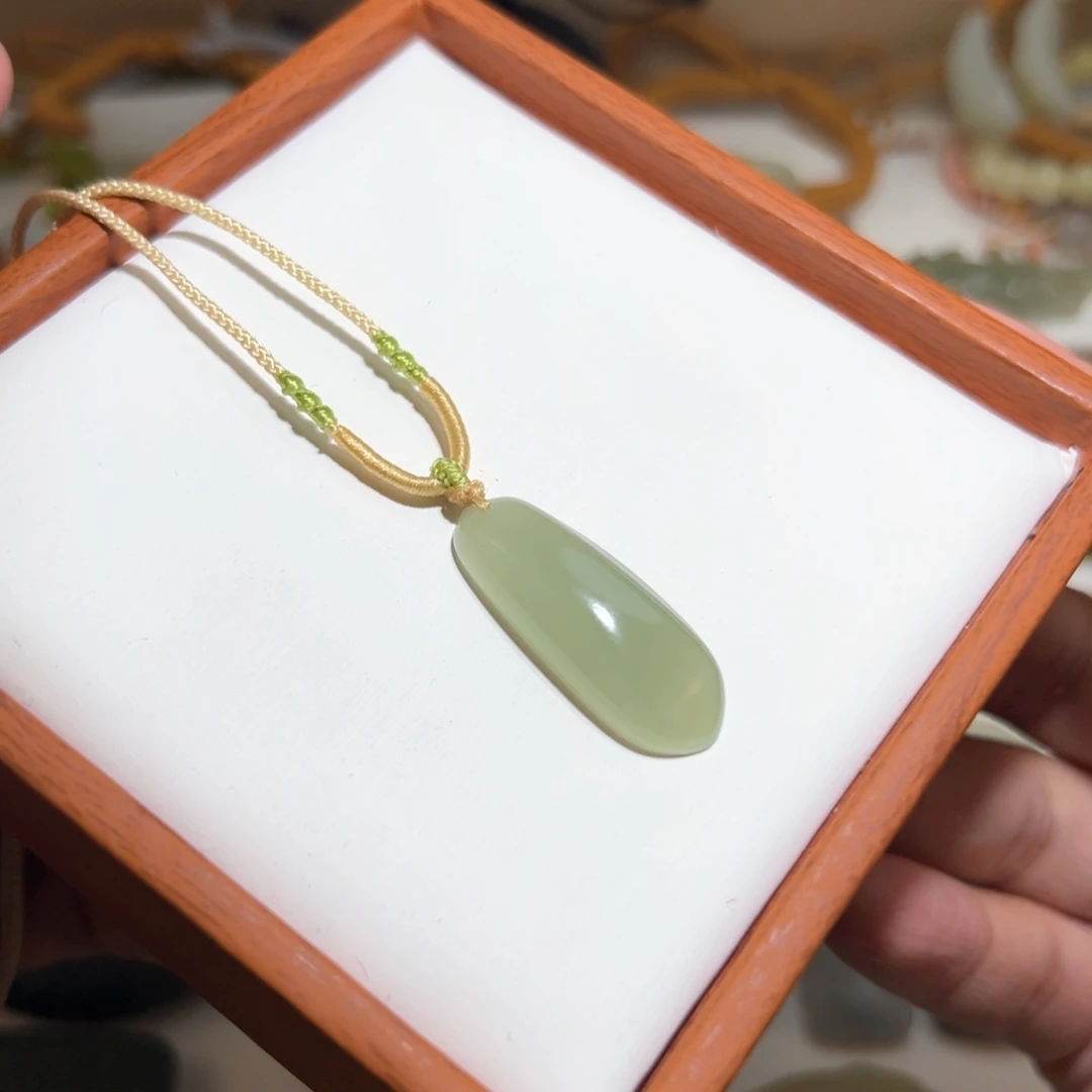 和田玉未镶嵌颈饰i***8