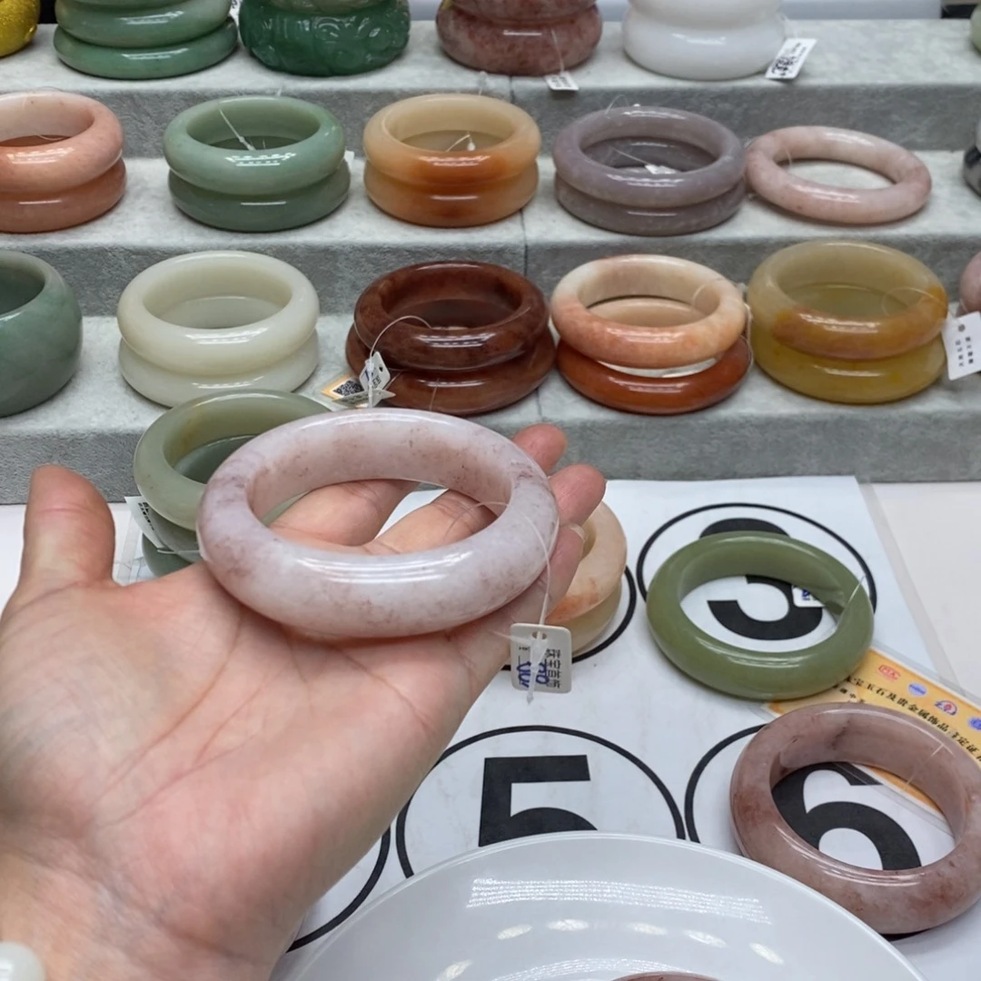 六***～石英质玉未镶嵌手镯