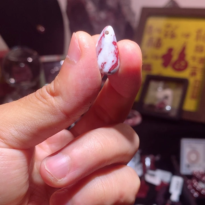 天然辰砂原石小吊坠