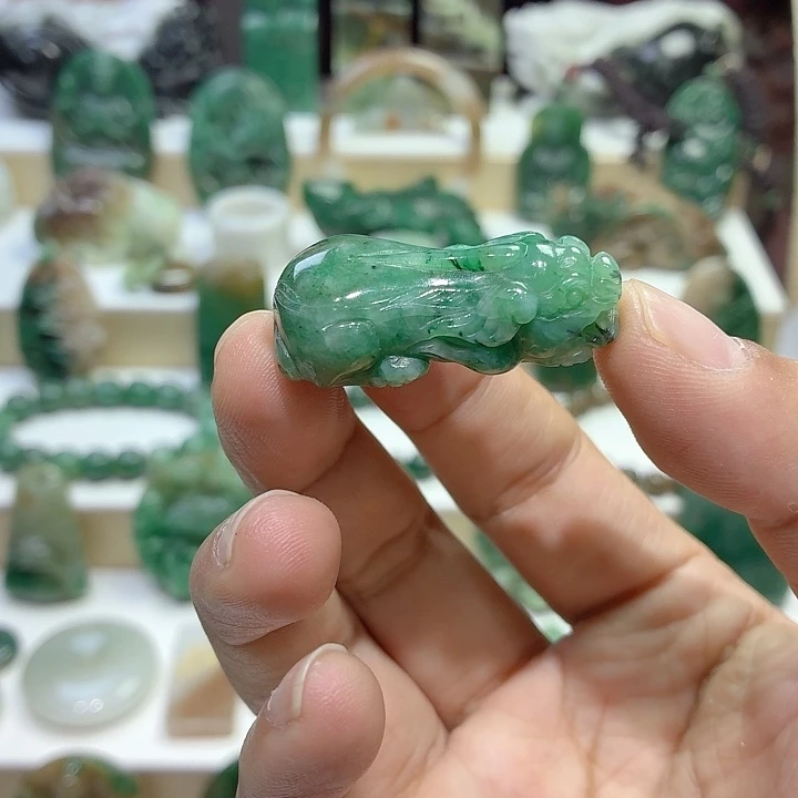 独山玉未镶嵌颈饰