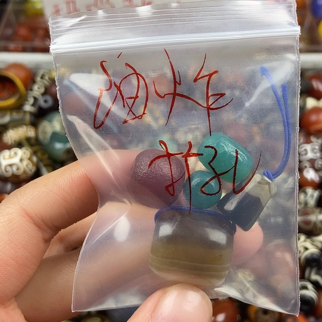 逍***回玛瑙/玉髓未镶嵌玛瑙配珠玛瑙散珠