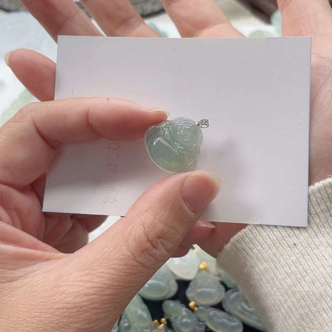 竹***贝翡翠未镶嵌颈饰佛公