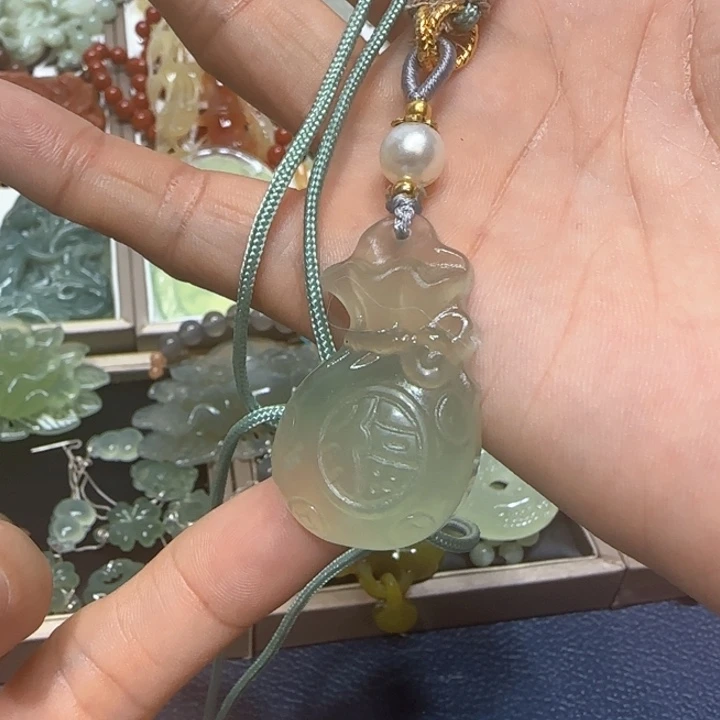 蛇纹石玉未镶嵌吊坠