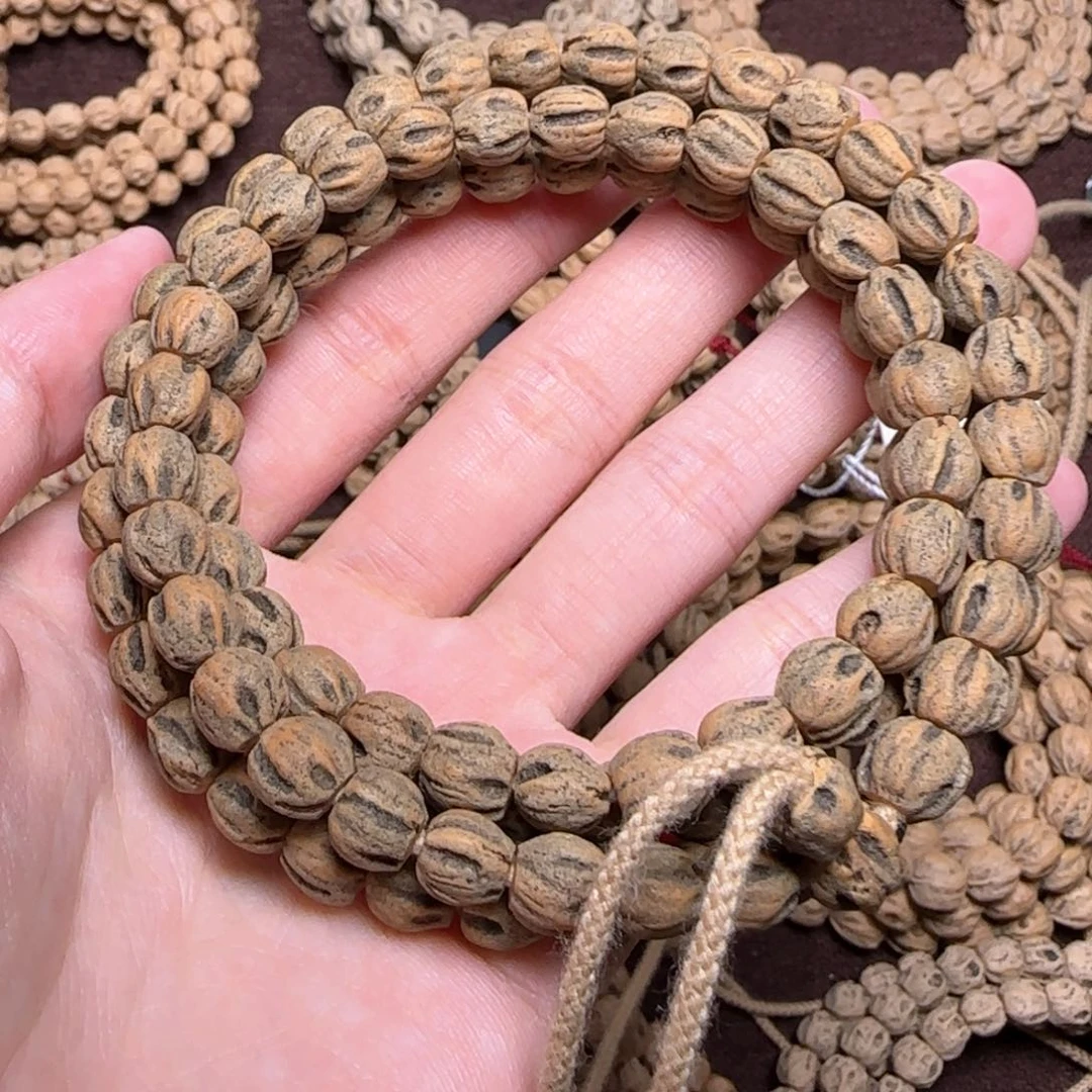 柏香籽/百香籽手串画**?