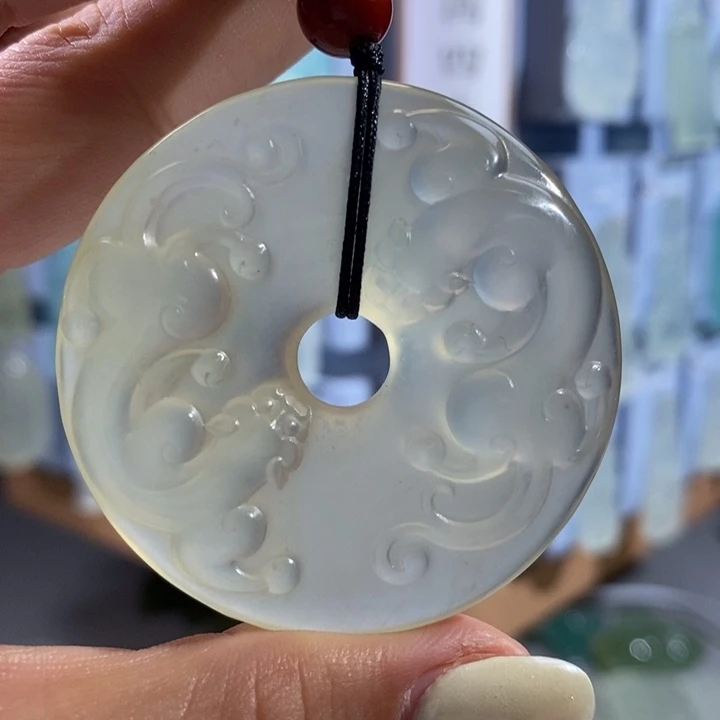 岫玉未镶嵌颈饰吊坠